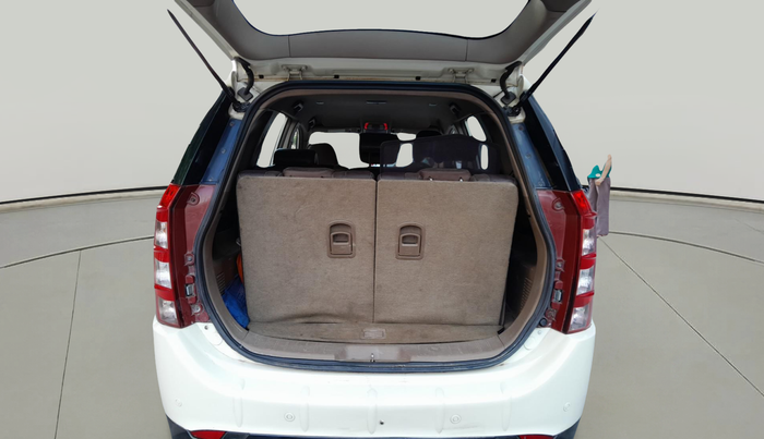 2015 Mahindra XUV500 W8, Diesel, Manual, 1,35,313 km, exterior