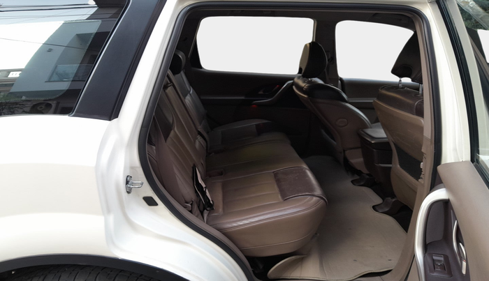 2015 Mahindra XUV500 W8, Diesel, Manual, 1,35,313 km, interior