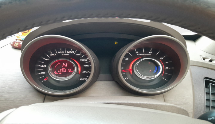 2015 Mahindra XUV500 W8, Diesel, Manual, 1,35,313 km, interior