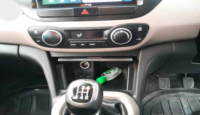 2014 Hyundai Xcent SX 1.2, Petrol, Manual, 1,23,325 km, interior