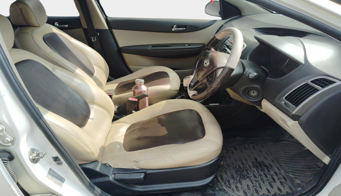 2013 Hyundai i20 SPORTZ 1.4 CRDI, Diesel, Manual, 1,47,878 km, interior