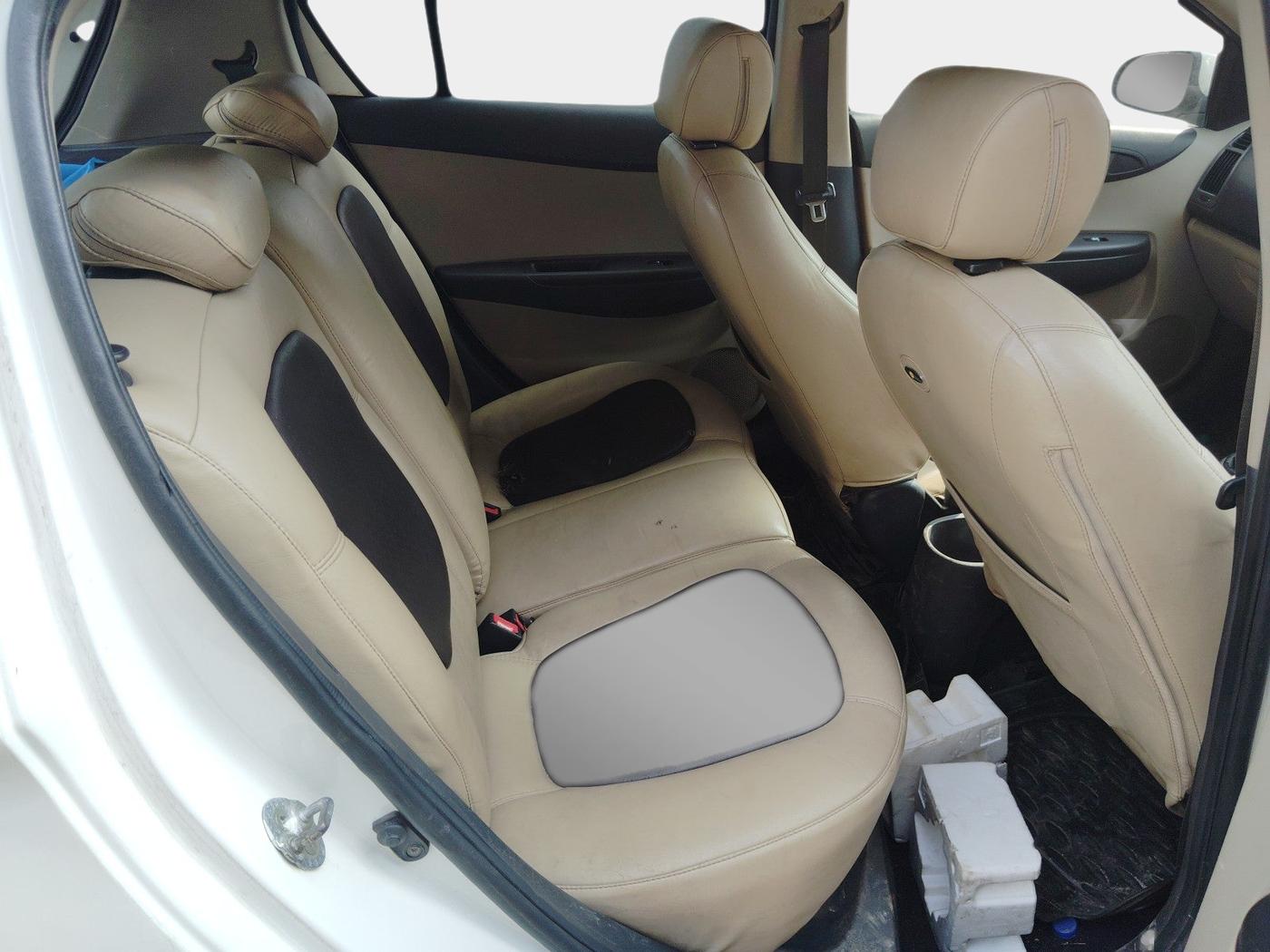2013 Hyundai i20 SPORTZ 1.4 CRDI, Diesel, Manual, 1,47,878 km, interior