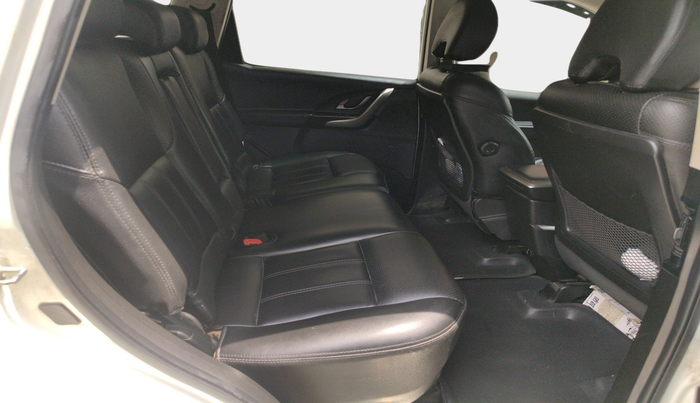 2018 Mahindra XUV500 W9, Diesel, Manual, 1,72,963 km, interior