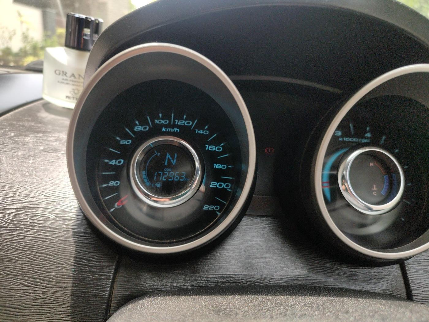2018 Mahindra XUV500 W9, Diesel, Manual, 1,72,963 km, interior
