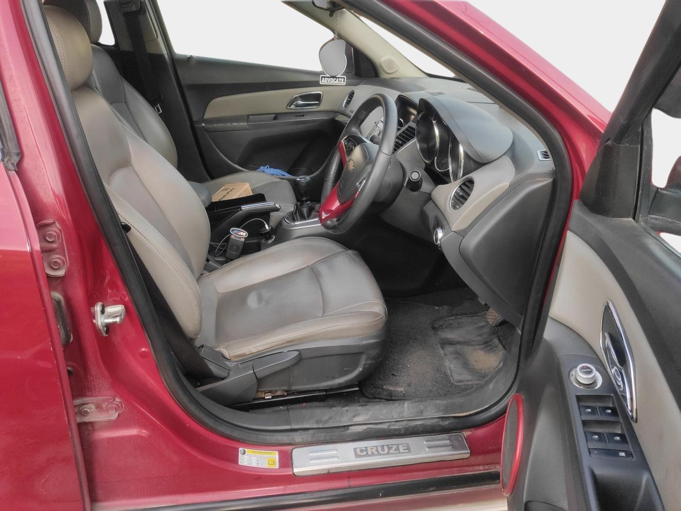 2010 Chevrolet Cruze LTZ, Diesel, Manual, 49,098 km, interior