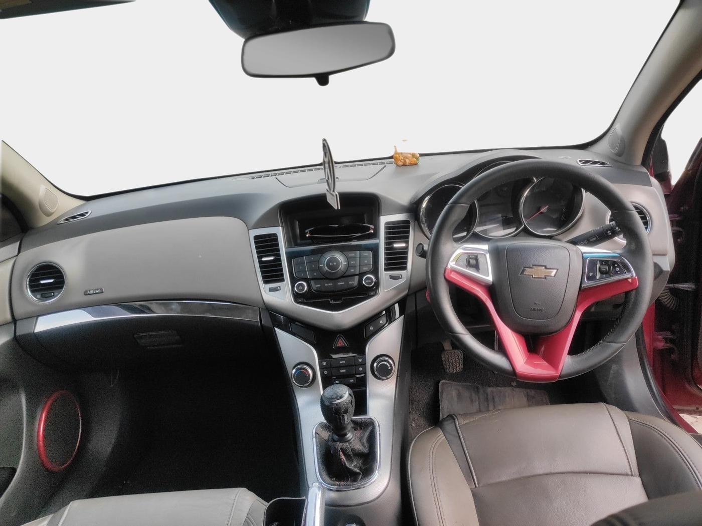 2010 Chevrolet Cruze LTZ, Diesel, Manual, 49,098 km, interior