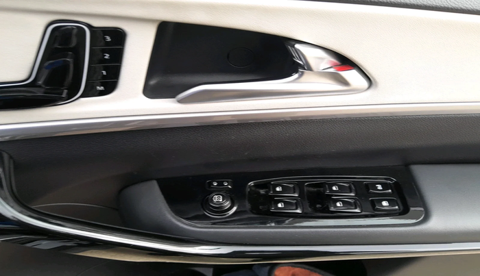 2024 Mahindra XUV700 AX 7 D AT 7 STR, Diesel, Automatic, 28,069 km, interior