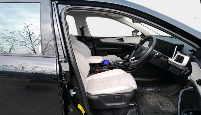 2024 Mahindra XUV700 AX 7 D AT 7 STR, Diesel, Automatic, 28,069 km, interior