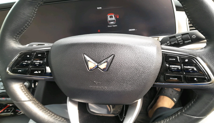 2024 Mahindra XUV700 AX 7 D AT 7 STR, Diesel, Automatic, 28,069 km, interior