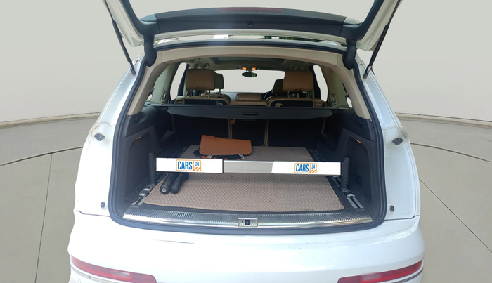 2011 Audi Q7 3.0 TDI QUATTRO, Diesel, Automatic, 1,90,662 km, exterior