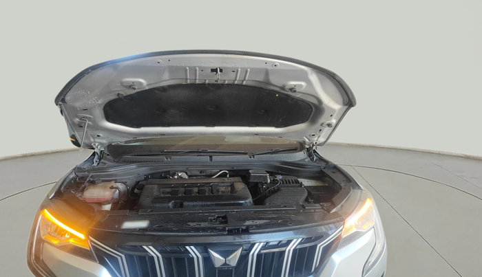 2022 Mahindra XUV700 AX 5 D AT 7 STR, Diesel, Automatic, 47,871 km, exterior