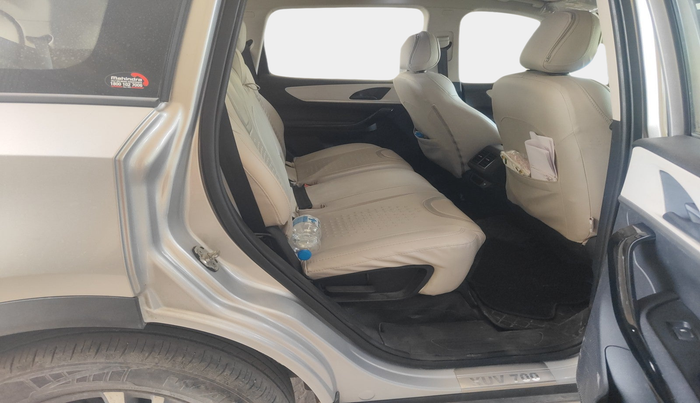 2022 Mahindra XUV700 AX 5 D AT 7 STR, Diesel, Automatic, 47,871 km, interior