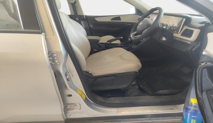 2022 Mahindra XUV700 AX 5 D AT 7 STR, Diesel, Automatic, 47,871 km, interior