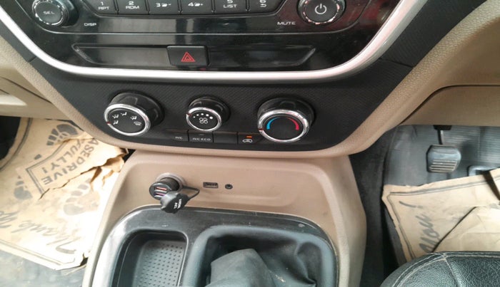 2015 Mahindra TUV300 T8, Diesel, Manual, 76,737 km, interior