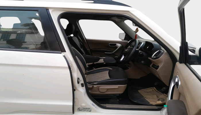 2015 Mahindra TUV300 T8, Diesel, Manual, 76,737 km, interior