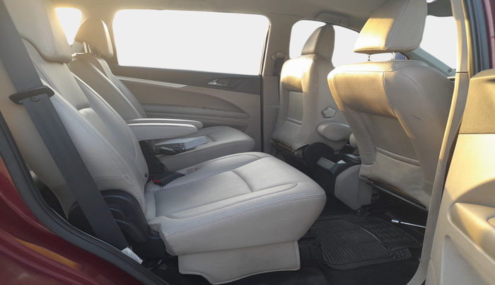 2018 Mahindra MARAZZO M8 7 STR, Diesel, Manual, 1,06,521 km, interior