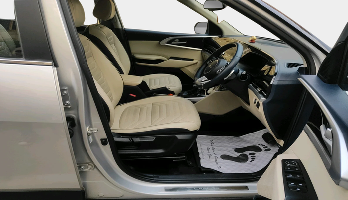 2022 KIA CARENS LUXURY PLUS 1.4 PETROL DCT 7 STR, Petrol, Automatic, 37,657 km, interior