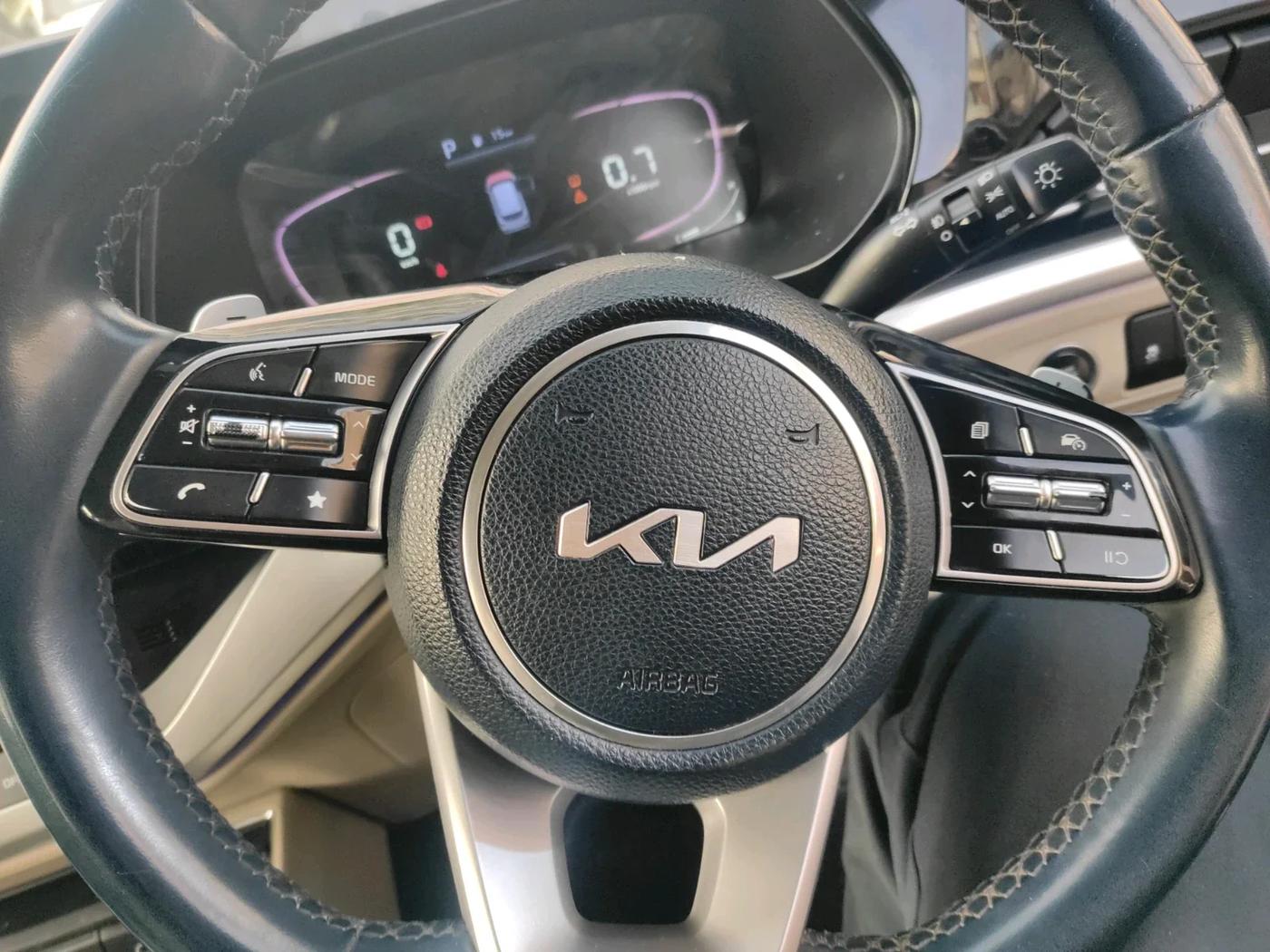 2022 KIA CARENS LUXURY PLUS 1.5 DIESEL AT 6 STR, Diesel, Automatic, 76,189 km, interior