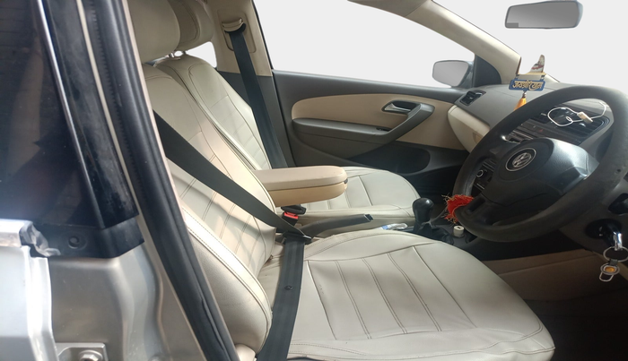2013 Volkswagen Vento HIGHLINE DIESEL 1.6, Diesel, Manual, 1,03,526 km, interior