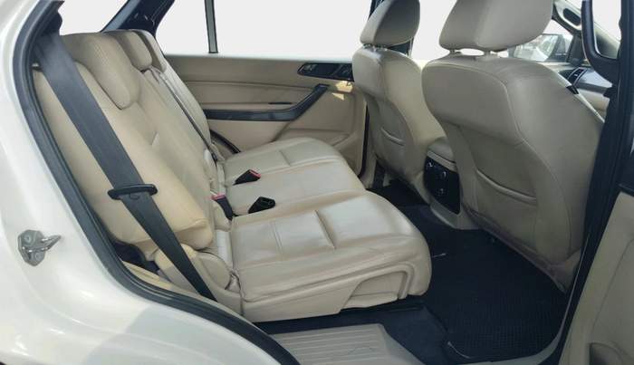 2016 Ford Endeavour TITANIUM 3.2 4X4 AT, Diesel, Automatic, 1,00,509 km, interior