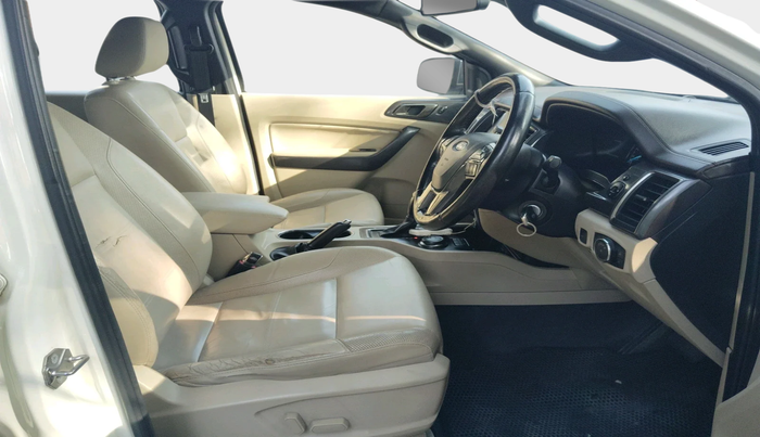 2016 Ford Endeavour TITANIUM 3.2 4X4 AT, Diesel, Automatic, 1,00,509 km, interior