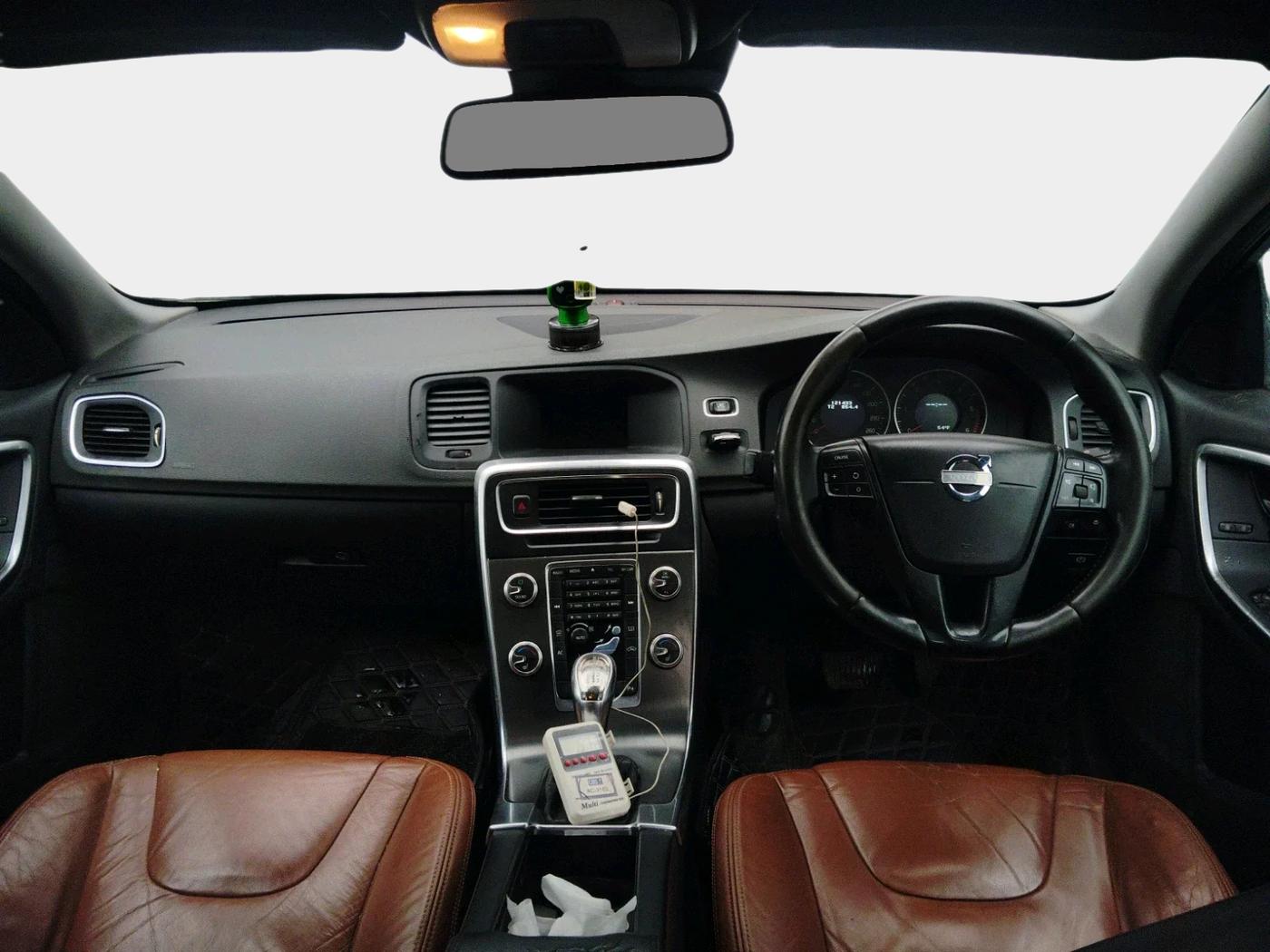 2013 Volvo S60 Kinetic D4, Diesel, Automatic, 1,21,433 km, interior