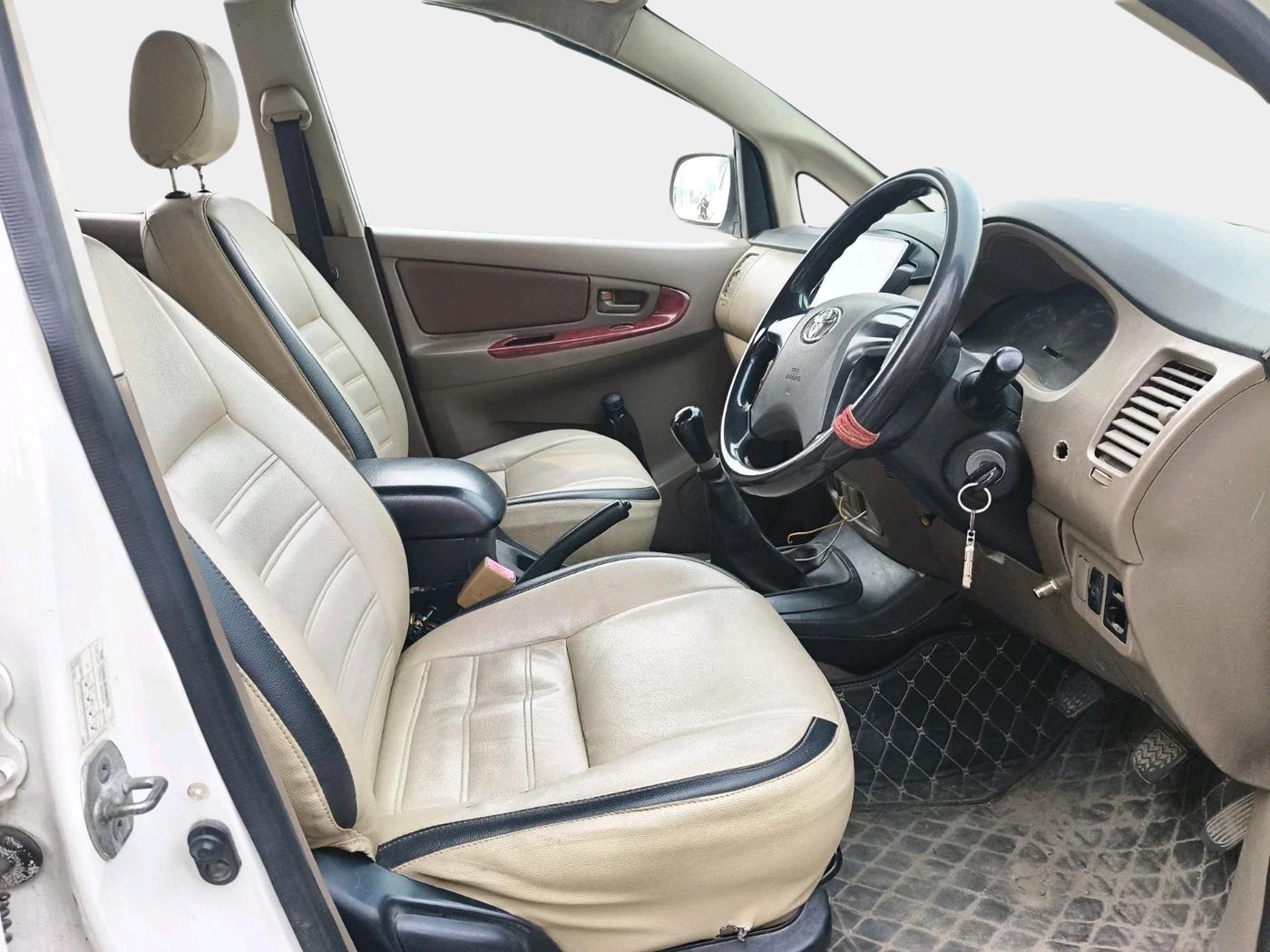 2015 Toyota Innova 2.5 GX 8 STR, Diesel, Manual, 1,08,979 km, interior