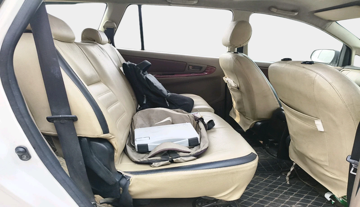 2015 Toyota Innova 2.5 GX 8 STR, Diesel, Manual, 1,08,979 km, interior