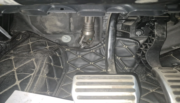 2020 Volvo XC 40 T4 R Design, Petrol, Automatic, 63,631 km, interior