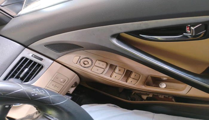 2013 Hyundai New Elantra 1.8 S VTVT, Petrol, Manual, 1,06,475 km, interior