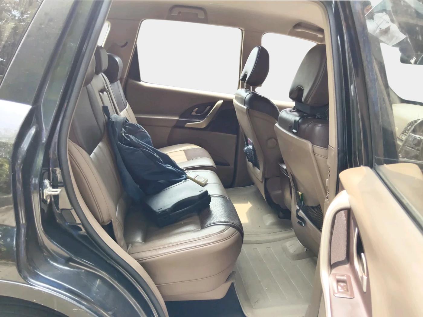 2015 Mahindra XUV500 W8, Diesel, Manual, 59,959 km, interior