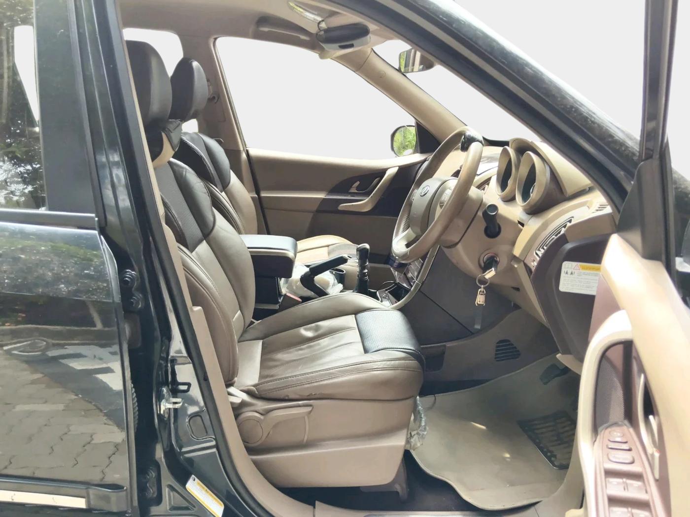 2015 Mahindra XUV500 W8, Diesel, Manual, 59,959 km, interior