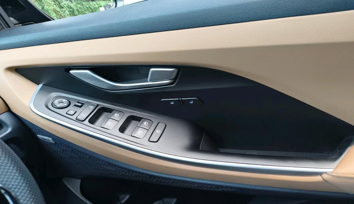 2024 Hyundai ALCAZAR Signature 6 STR 1.5 Turbo GDi Petrol DCT, Petrol, Automatic, 8,726 km, interior