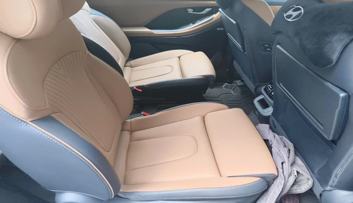 2024 Hyundai ALCAZAR Signature 6 STR 1.5 Turbo GDi Petrol DCT, Petrol, Automatic, 8,726 km, interior