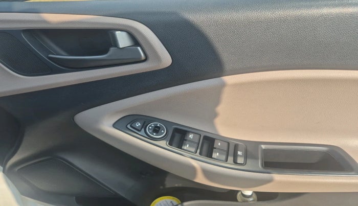 2016 Hyundai Elite i20 ASTA 1.2 (O), Petrol, Manual, 41,973 km, interior