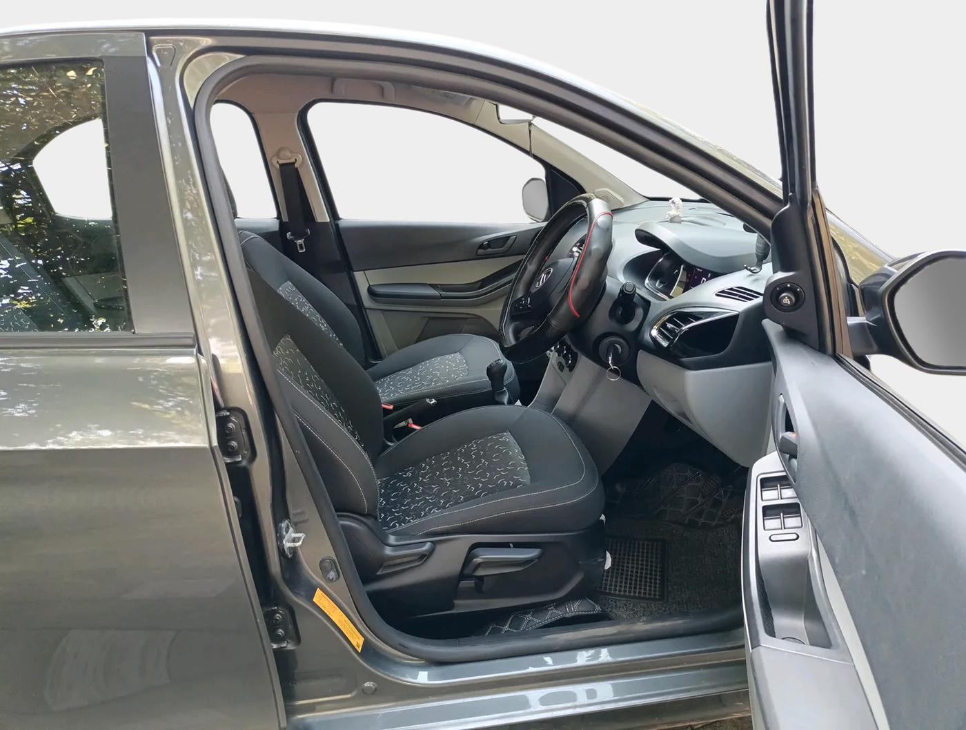 2023 Tata Tiago XT PETROL, Petrol, Manual, 13,750 km, interior
