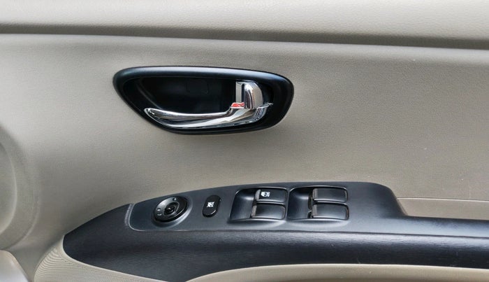 2011 Hyundai i10 MAGNA 1.2, Petrol, Manual, 32,448 km, interior