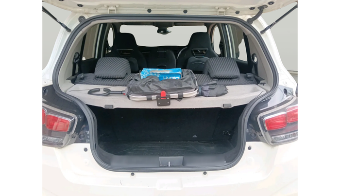 2017 Mahindra KUV 100 NXT K8 P 6 STR, Petrol, Manual, 44,631 km, exterior