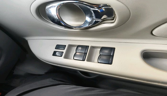 2011 Nissan Micra XV PREMIUM DIESEL, Diesel, Manual, 1,19,595 km, interior