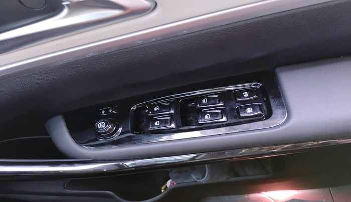 2024 Mahindra XUV700 AX 7 LUXURY P AT 7 STR, Petrol, Automatic, 6,482 km, interior