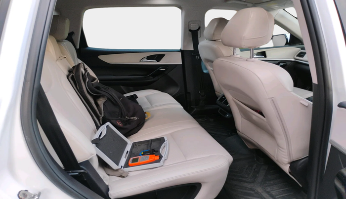 2024 Mahindra XUV700 AX 7 LUXURY P AT 7 STR, Petrol, Automatic, 6,482 km, interior