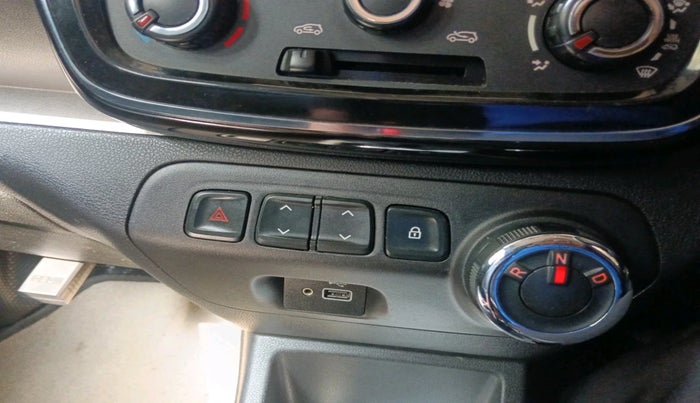 2019 Renault Kwid RXT 1.0 AMT (O), Petrol, Automatic, 46,337 km, interior