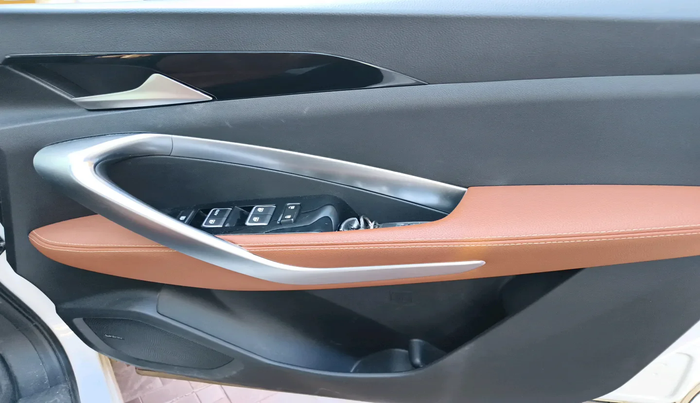 2022 MG HECTOR PLUS SELECT 2.0 DIESEL TURBO MT 7-STR, Diesel, Manual, 34,921 km, interior