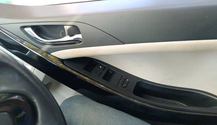 2020 Tata NEXON XZ PLUS PETROL SUNROOF, Petrol, Manual, 40,528 km, interior