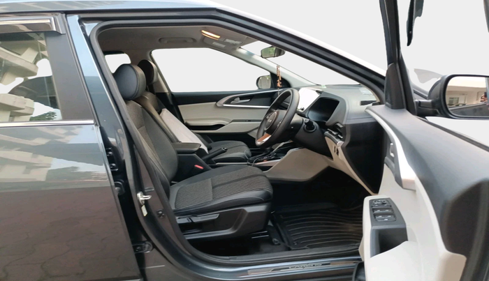 2022 KIA CARENS PRESTIGE PLUS 1.4 PETROL DCT 7 STR, Petrol, Automatic, 31,154 km, interior