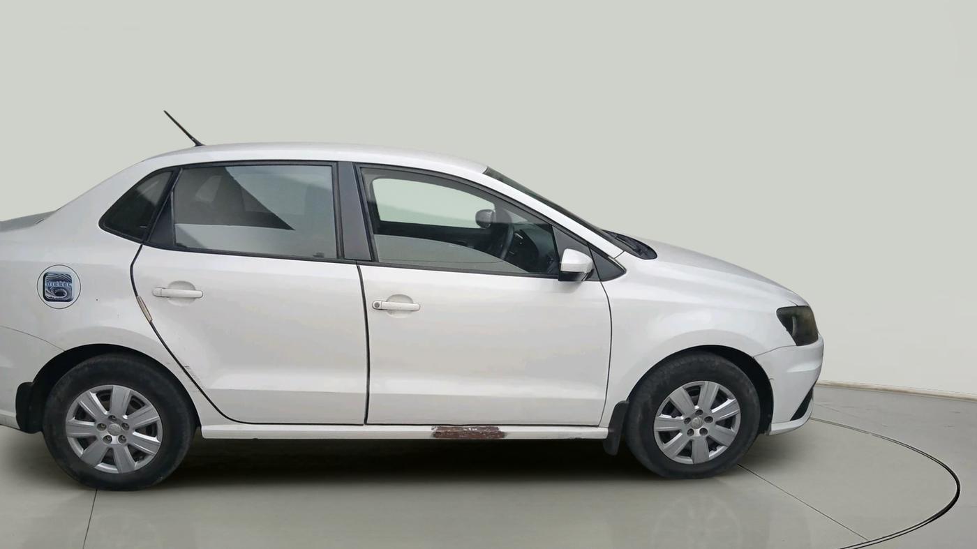 2017 Volkswagen Ameo TRENDLINE 1.5L, Diesel, Manual, 1,84,000 km, exterior