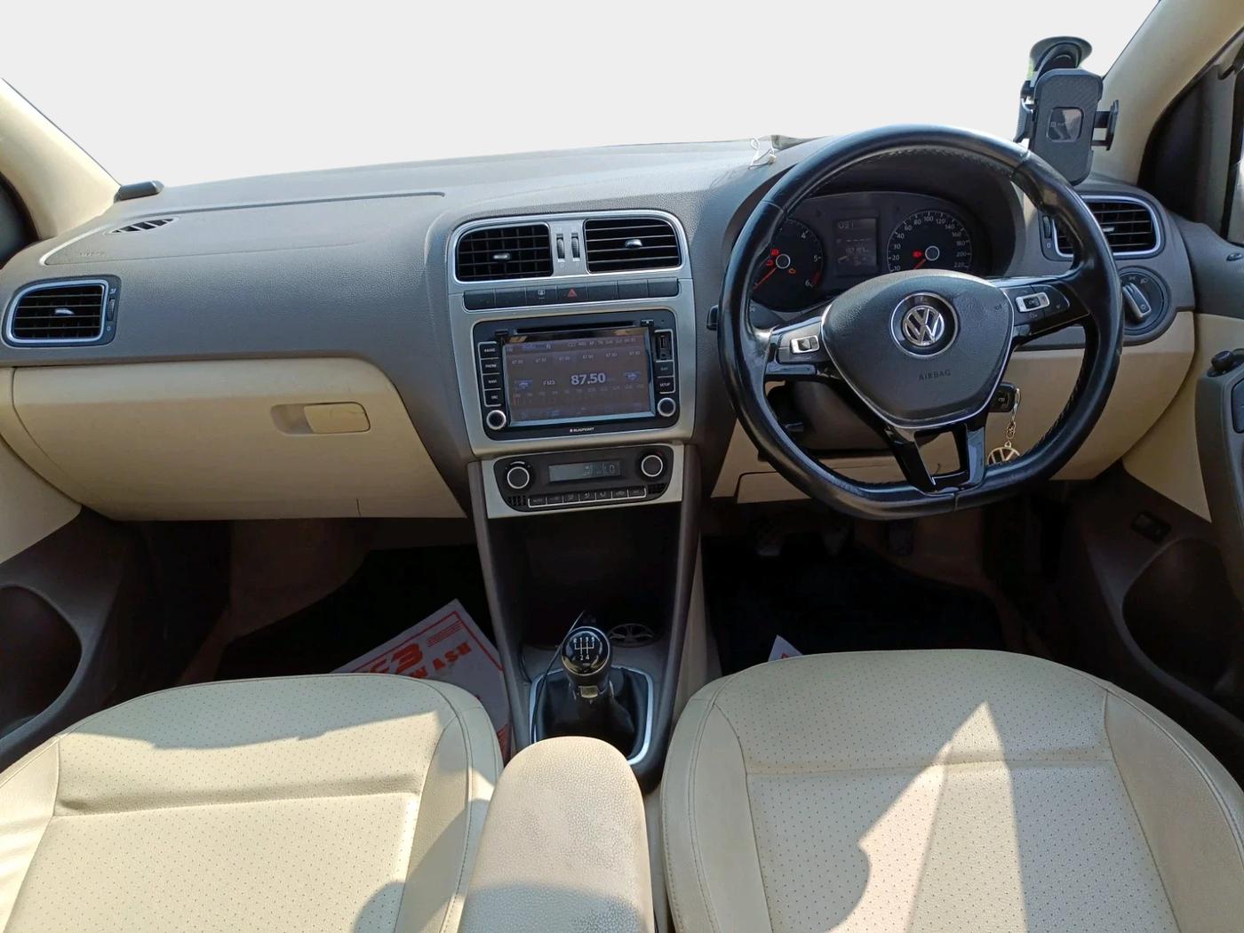 2015 Volkswagen Vento HIGHLINE DIESEL 1.5, Diesel, Manual, 1,32,193 km, interior