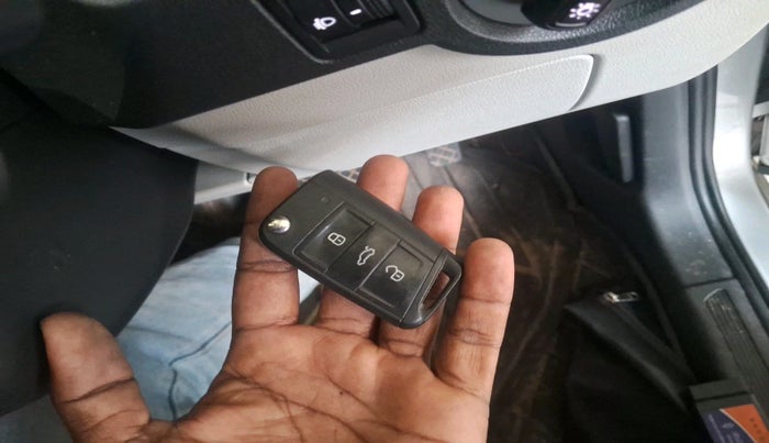 2022 Volkswagen TAIGUN TOPLINE 1.0 TSI AT, Petrol, Automatic, 73,499 km, interior