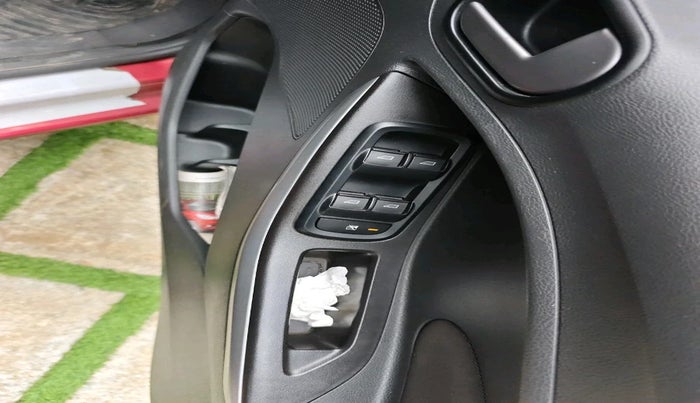 2016 Ford New Figo TITANIUM 1.2 PETROL MT, Petrol, Manual, 38,272 km, interior