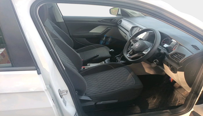 2022 Volkswagen TAIGUN COMFORTLINE 1.0 TSI MT, Petrol, Manual, 28,294 km, interior